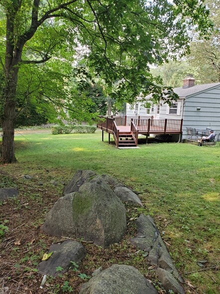 Lovely Property -CT Rocks, Flower Beds - 43 Arnold Ln