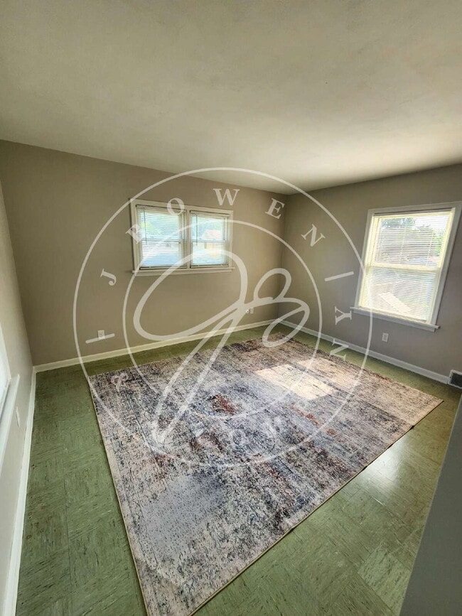 Building Photo - Move-In Ready! Spacious 4–5 Bedroom Home w...