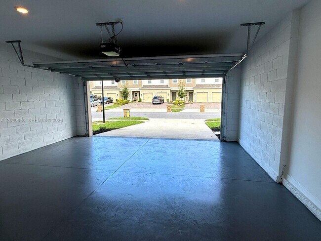 Building Photo - 1306 Axel Graeson Ave
