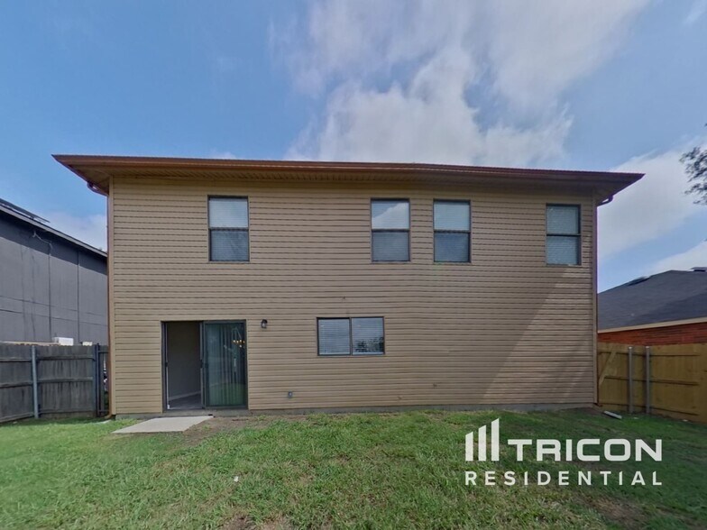 Building Photo - 10129 Chapel Hill Ct