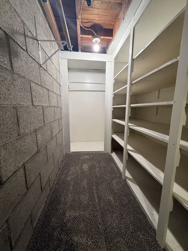 Building Photo - Spacious and Well-Equipped 3 Bed Spokane Home!!