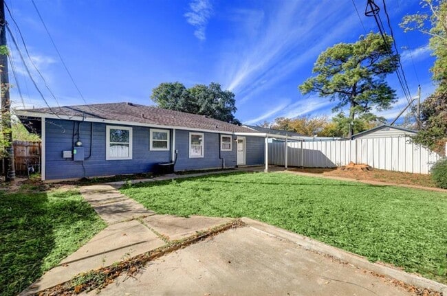 Building Photo - 2534 Roy Cir