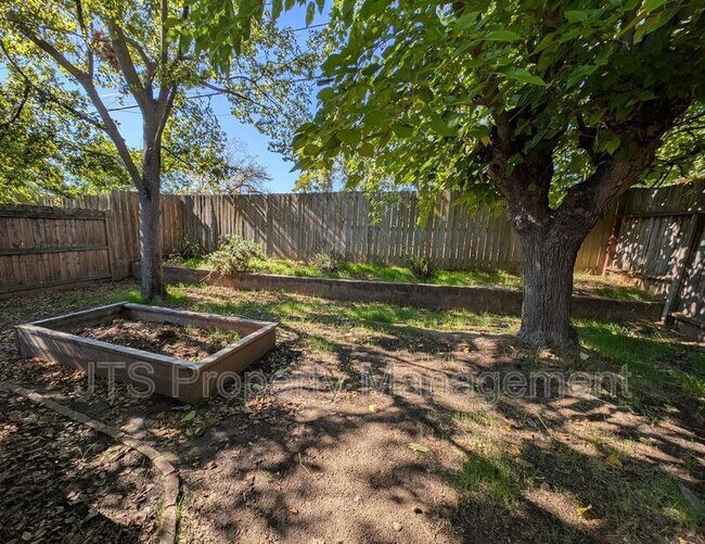 Building Photo - 1335 Topaz Way