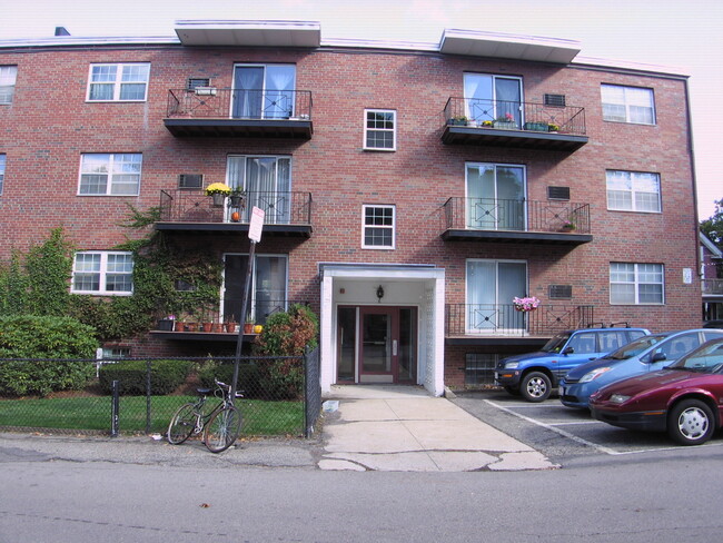 Building Photo - 8 Robinwood Ave