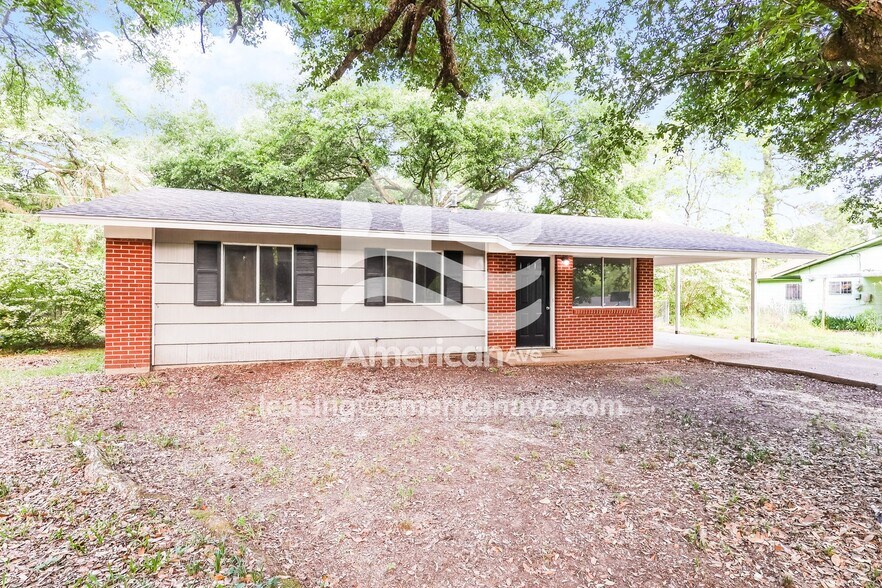 Building Photo - 471 Queen Theresa Ln