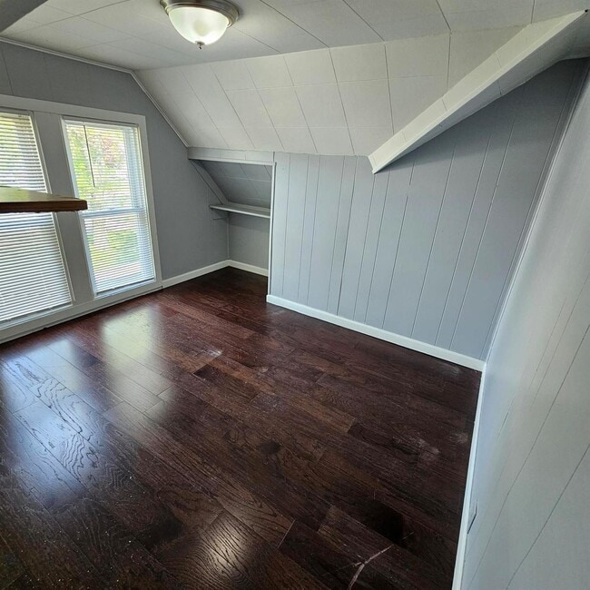 Building Photo - Duplex - 2 Bedroom Completely Remodeled Li...