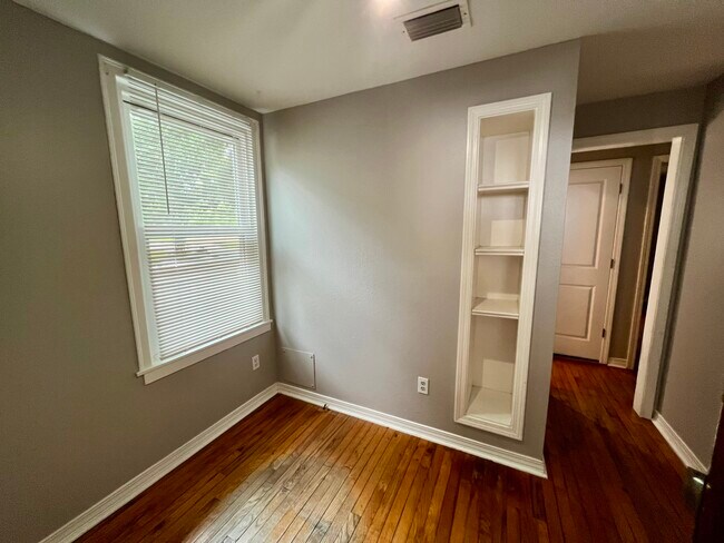 Building Photo - 171 Crenshaw St