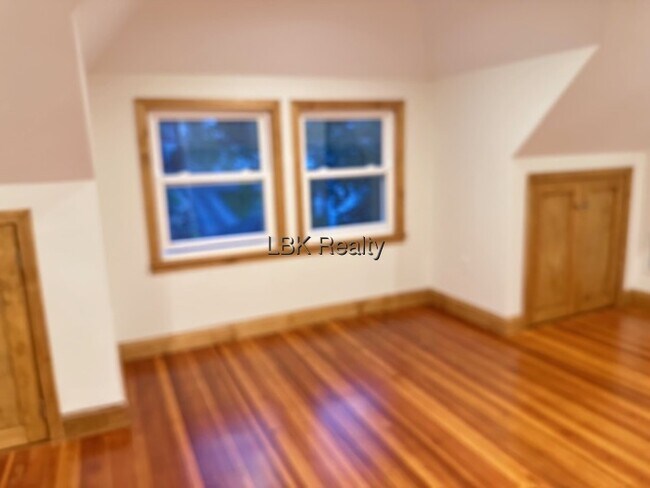 Building Photo - 28 Maple Park