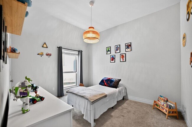 Building Photo - 1904 Woolsey Wy