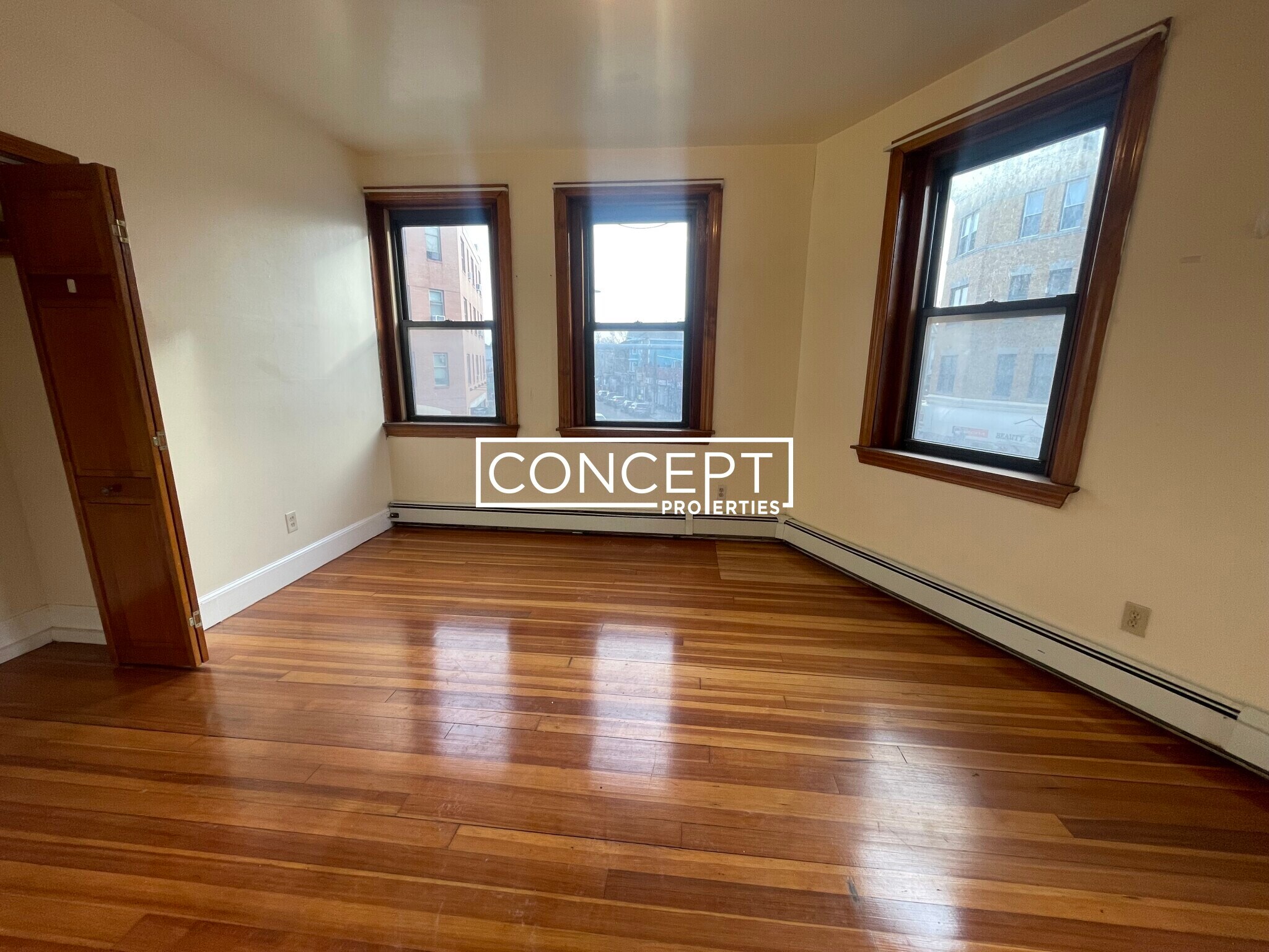 Building Photo - 369 Centre St