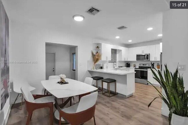 Building Photo - 520 NW 45th St