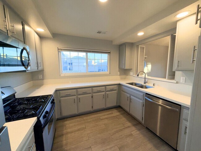 Building Photo - Ontario Condo in Gated community