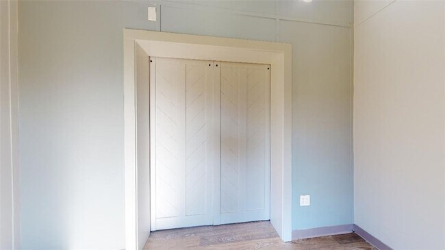 Building Photo - 5585 Straub Rd