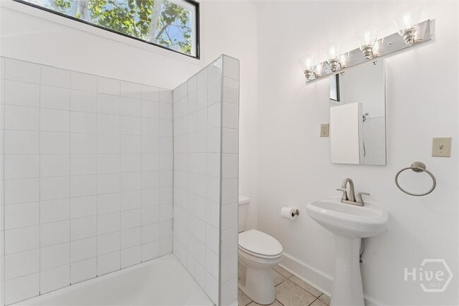 Building Photo - 1106 E Broad St