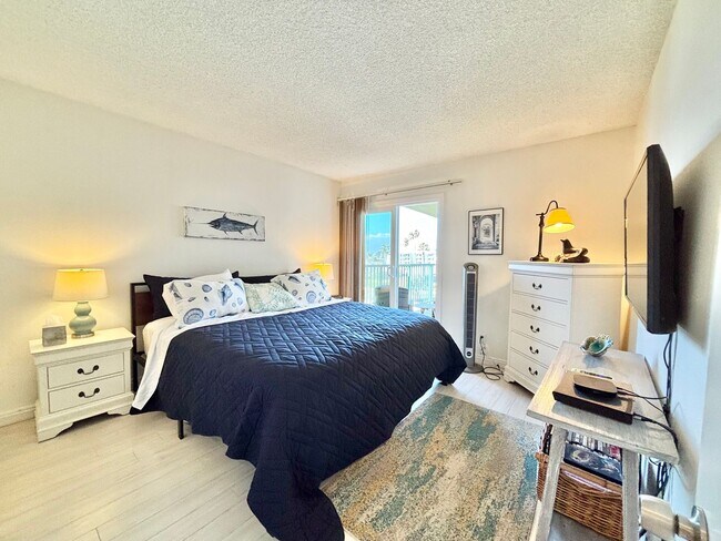 Building Photo - 1-Bedroom + 1 Bathroom Condo | Channel Islands Waterfront | Monthly Furnished Rental