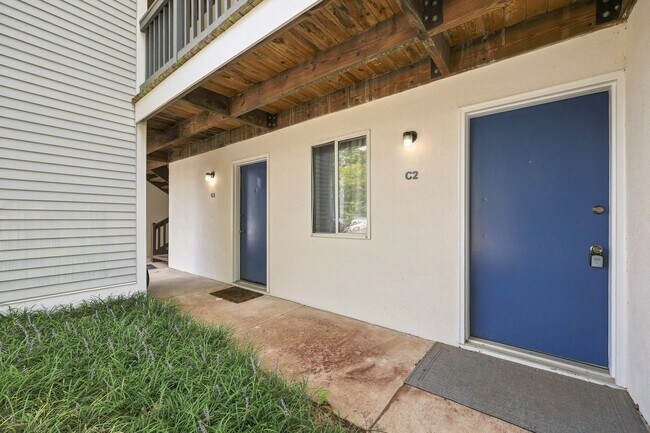Building Photo - 1243 Cedars Ct
