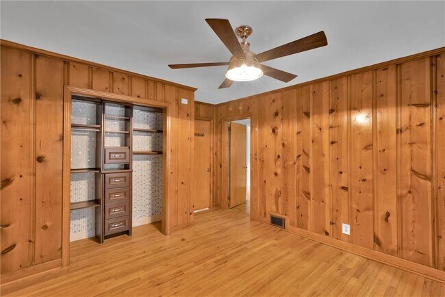 Building Photo - 1857 Fern Creek Ln NE