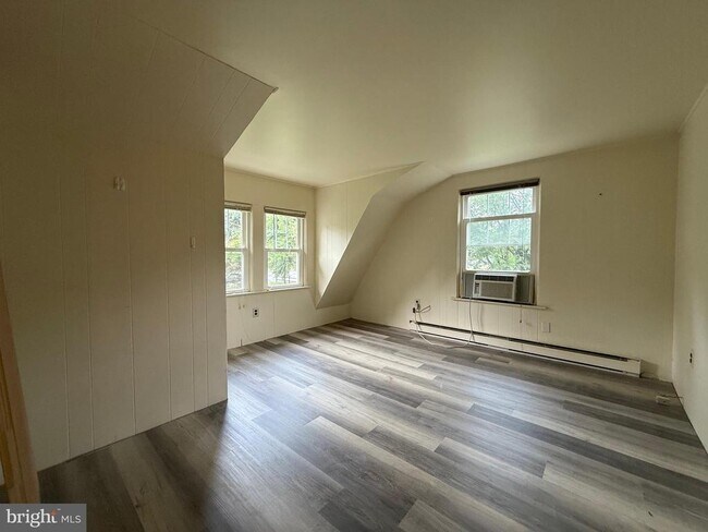 Building Photo - 29 S New Middletown Rd