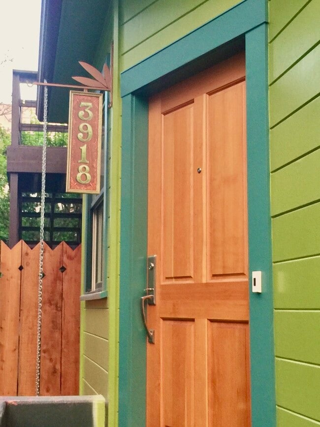 Building Photo - 3918 Webster St