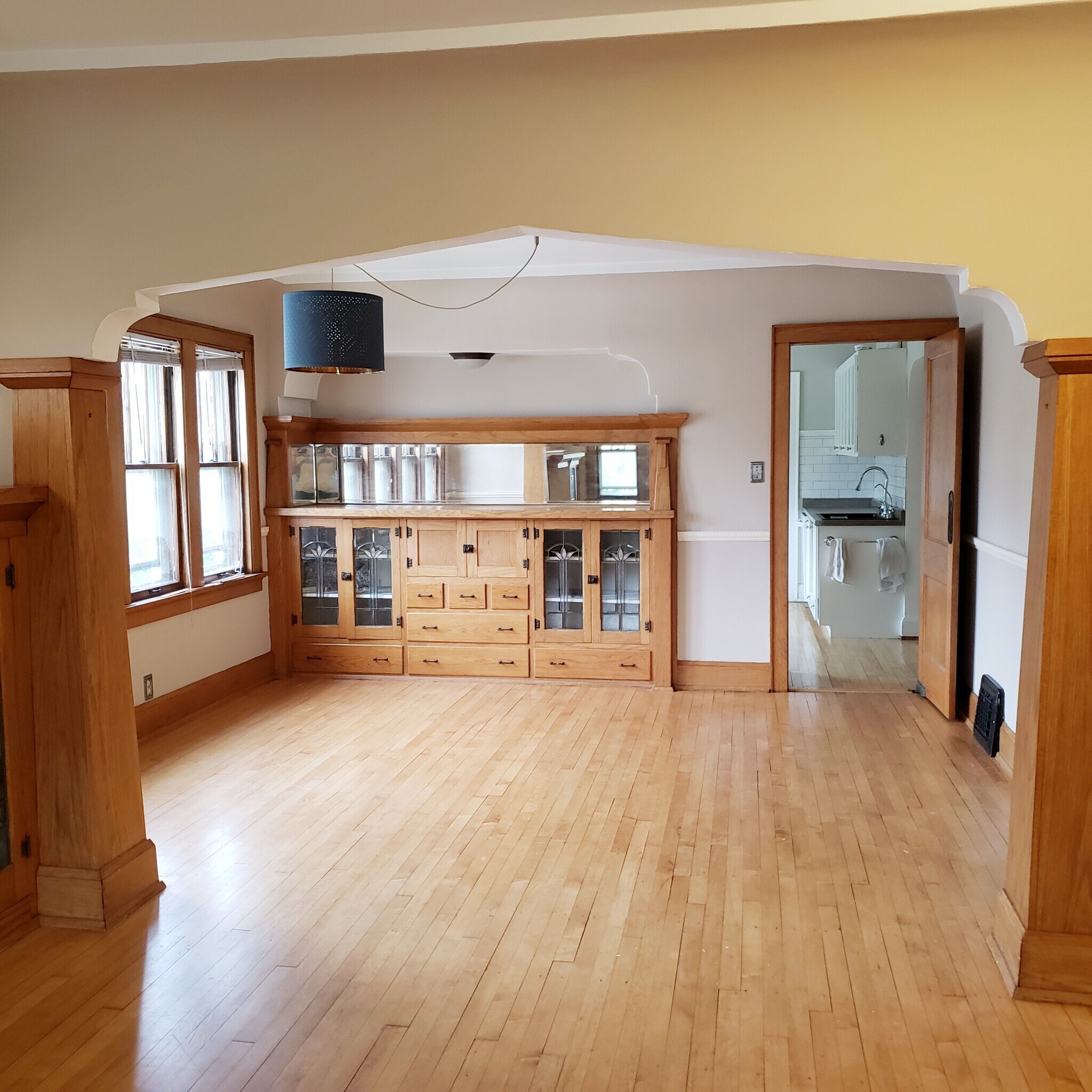 Dining Room - 3360 S Kinnickinnic Ave