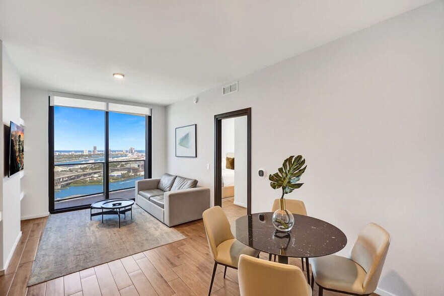 Building Photo - 398 NE 5th St