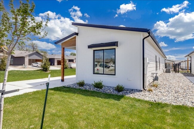 Building Photo - Beautiful Three Bedroom, Two Bathroom