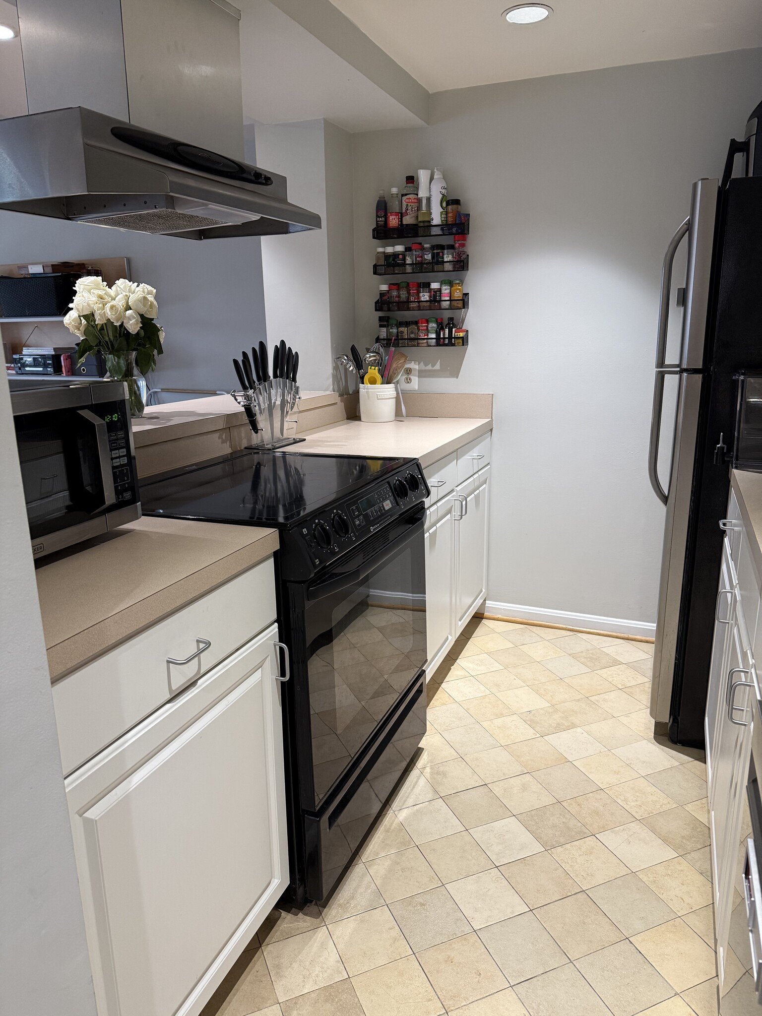 kitchen - 911 S Charles St