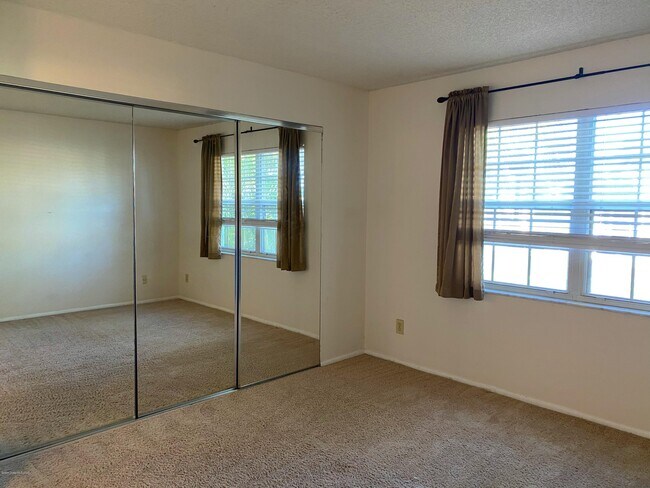 Building Photo - 987 Sonesta Ave NE