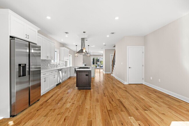 Building Photo - 780 Edgewood Ln