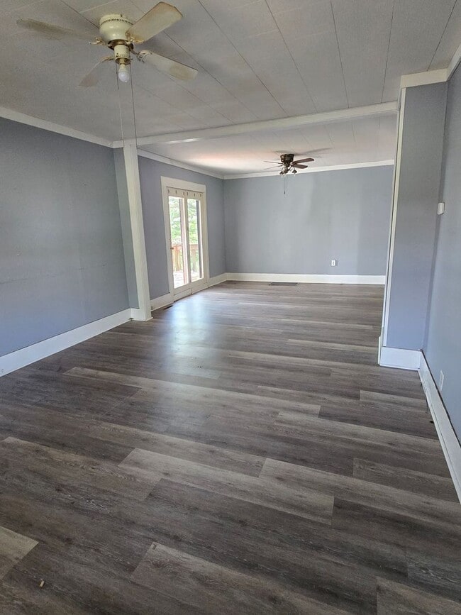 Building Photo - Month to Month Lease Unit!
