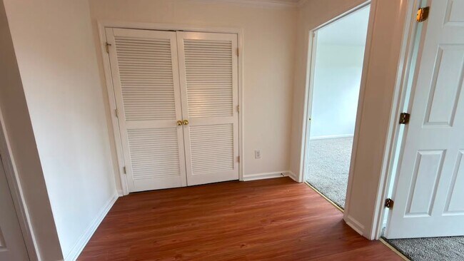 Building Photo - 1071 King Way