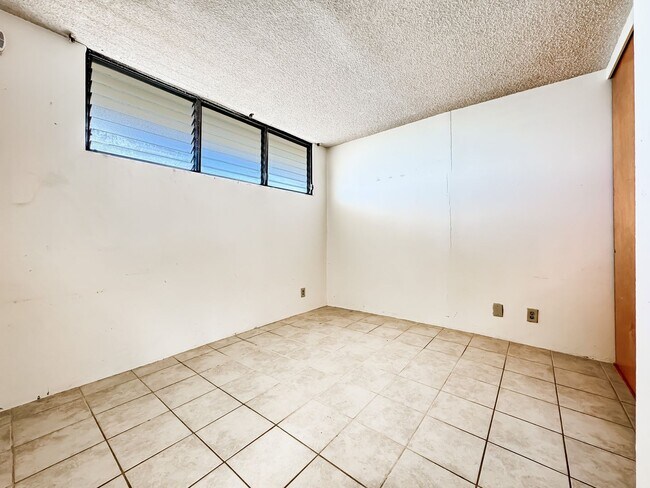 Building Photo - 2121 Ala Wai Blvd