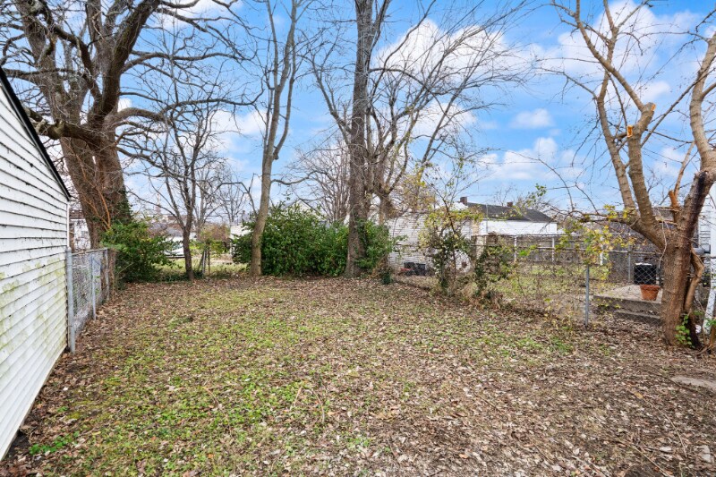 Building Photo - 2222 Duncan St