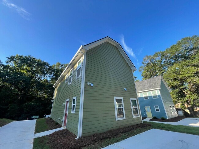 Building Photo - Available August 2026!