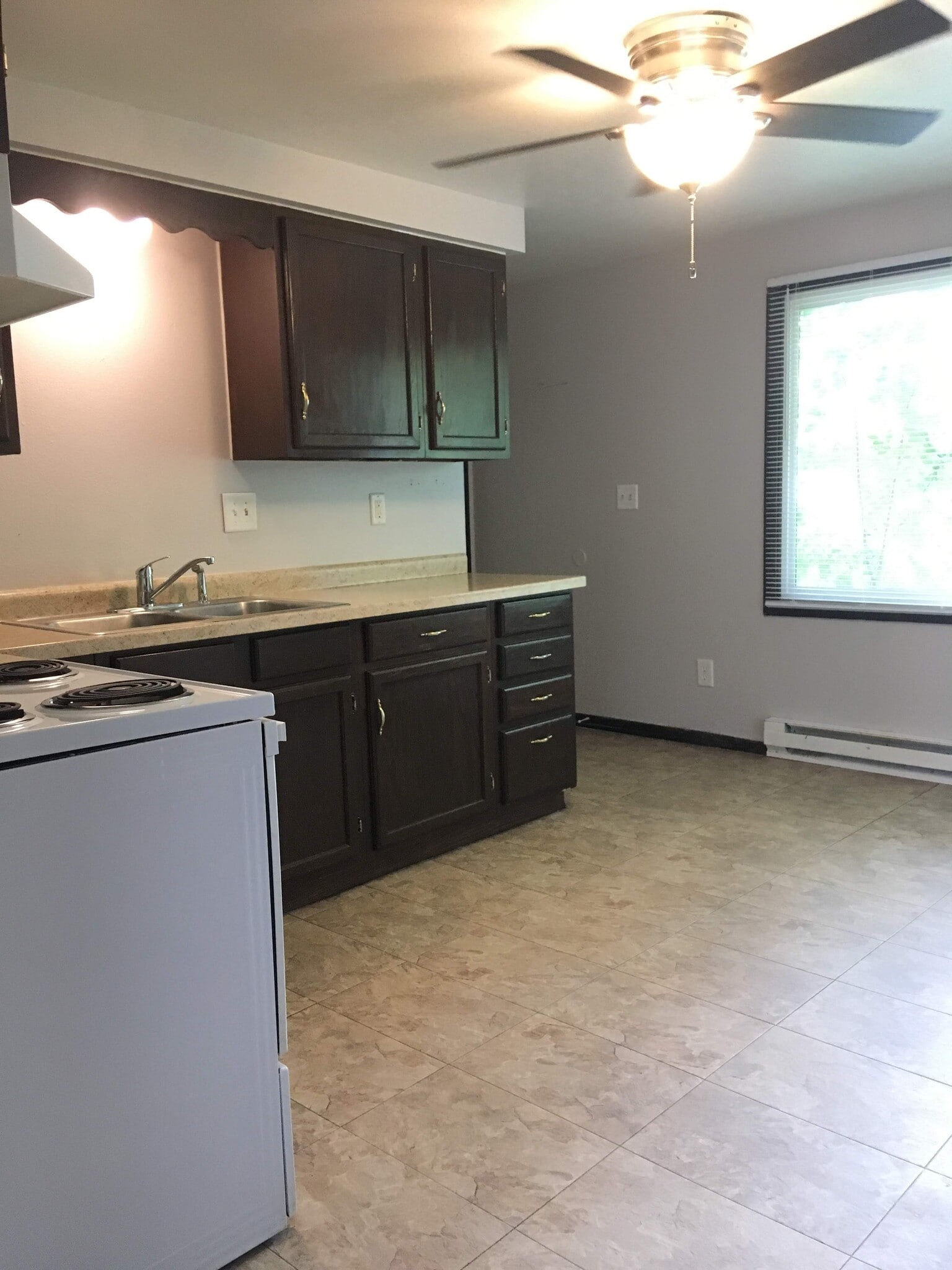 Building Photo - 803 W Van Buren St