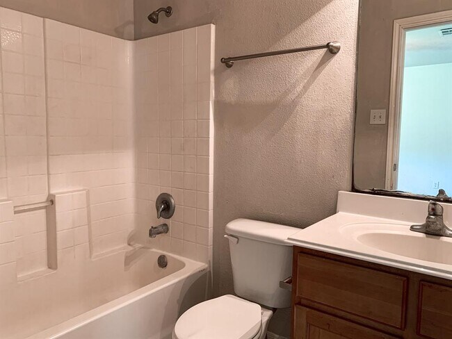 Building Photo - 605 Wades Way