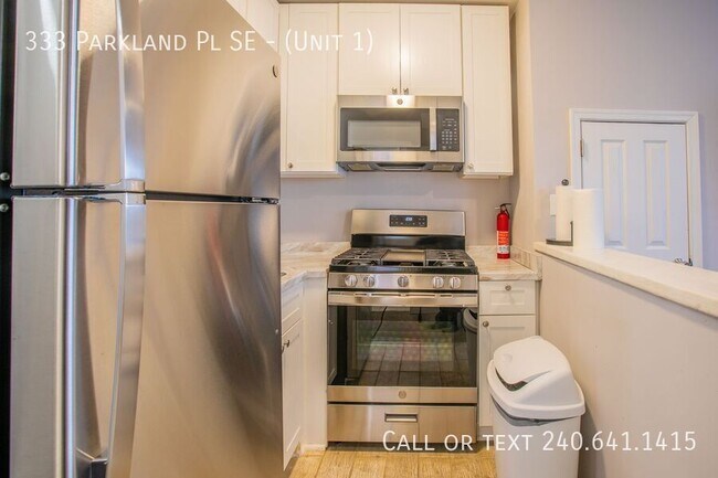 Building Photo - 333 Parkland Pl SE