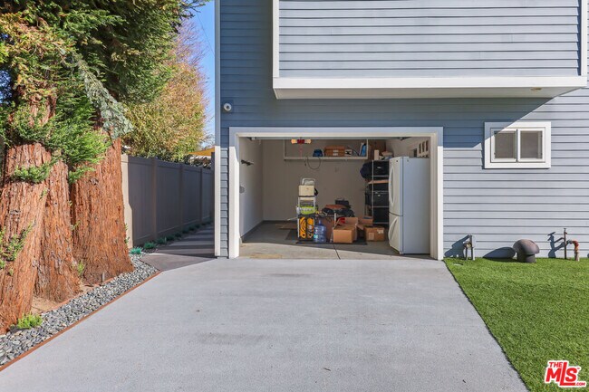 Building Photo - 4744 Haskell Ave