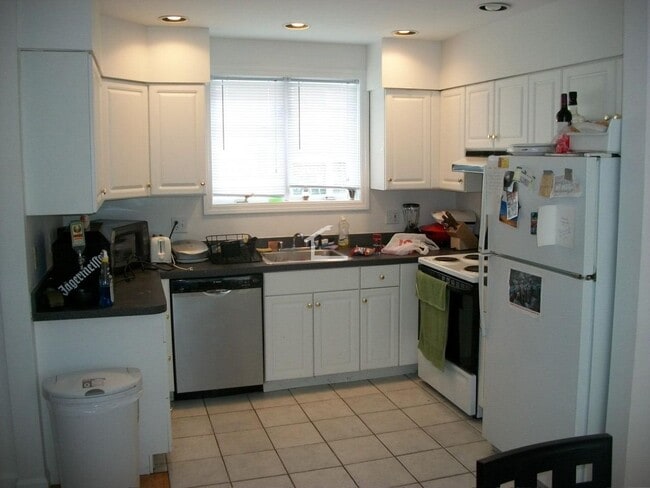 Building Photo - 266 Allston St