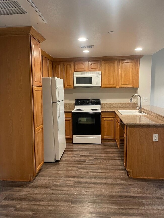 Building Photo - Towne Crest Apartments