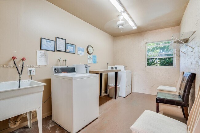 Building Photo - 608 SW Natura Blvd