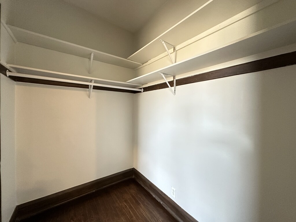 Building Photo - 1367 E 53rd St