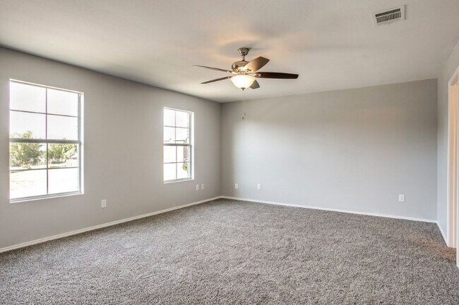 Building Photo - 2225 Splendor Ct