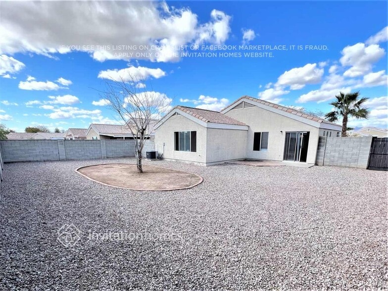 Building Photo - 1035 W 22nd Ave