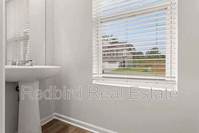 Building Photo - 1611 Manuka Ln