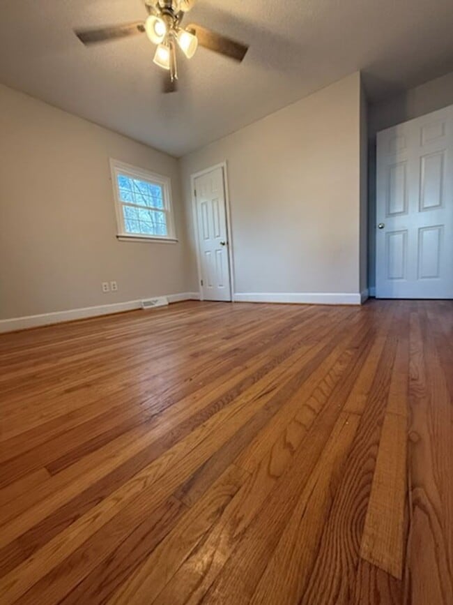 Building Photo - 3 bed, one bath house in Mebane