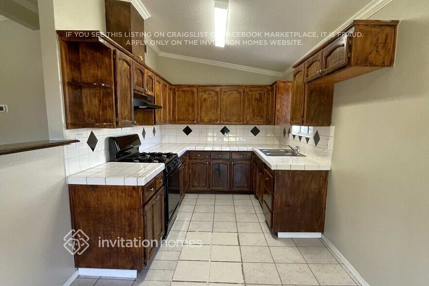 Building Photo - 6628 Thomas Dr