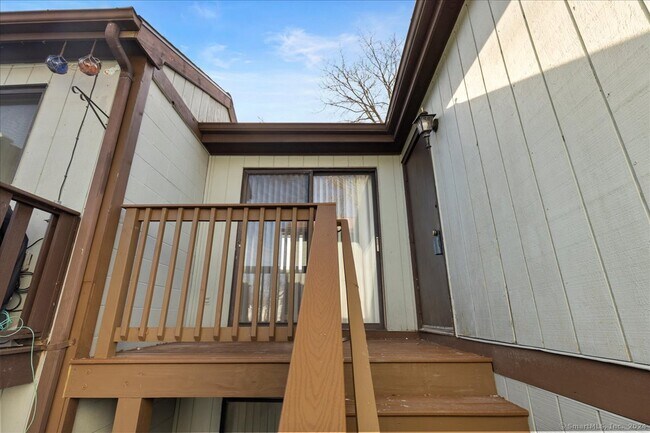 Building Photo - 215 Union Ave