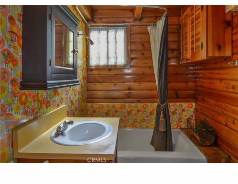 Building Photo - 527 Valley Dr