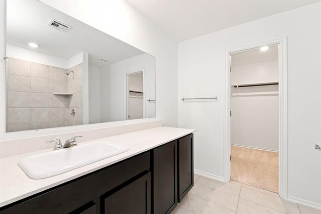 Building Photo - 2304 Bleecker St